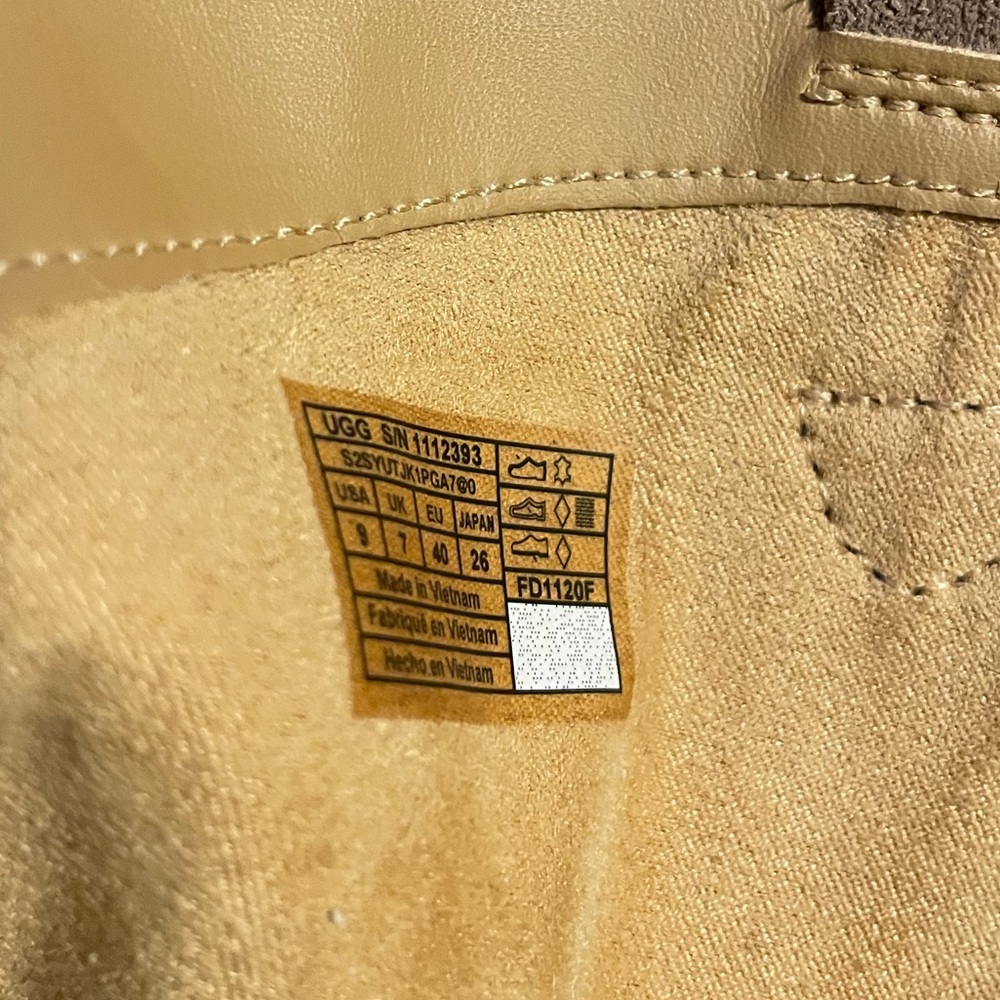 UGG Reeza Boots - Picture 3 of 4